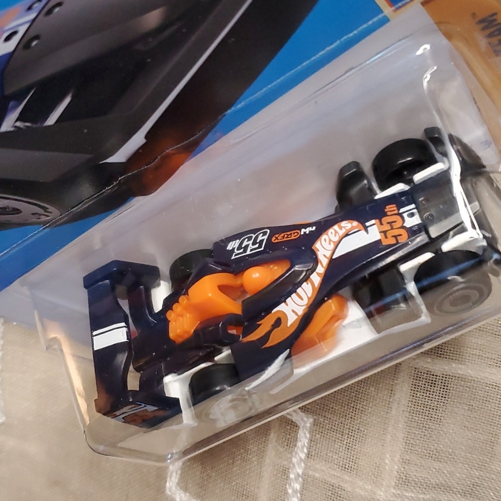 Hot Wheels - Picture 4 of 9